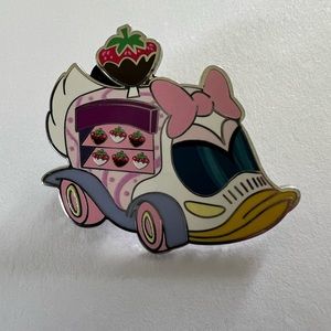 Disney Food Truck Pin - Daisy